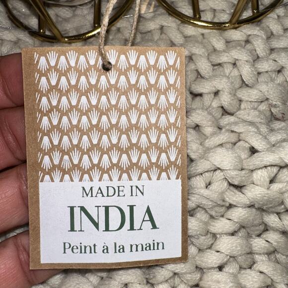 Made In India Black Flowers With Leaves Salt And Pepper Shakers - Picture 4 of 4